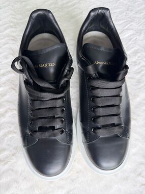 Authentic Alexander McQueen Black Leather Low-Top Lace-Up Sneakers